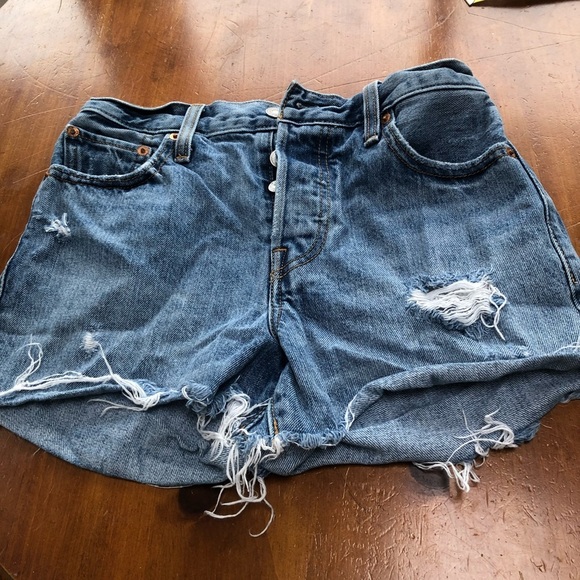 Levi's Blue Jean wedge Shorts Distressed Cut-Off Style size 26- hard to find - Picture 11 of 12